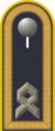Dienstgradabzeichen eines Hauptfeldwebels auf Schulterklappe der Jacke des Dienstanzuges für Luftwaffenuniformträger