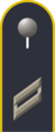 Dienstgradabzeichen eines Obergefreiten auf Schulterklappe der Jacke des Dienstanzuges für Luftwaffenuniformträger