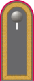 Dienstgradabzeichen eines Stabsunteroffiziers der Panzertruppe auf Schulterklappe der Jacke des Dienstanzuges für Heeresuniformträger